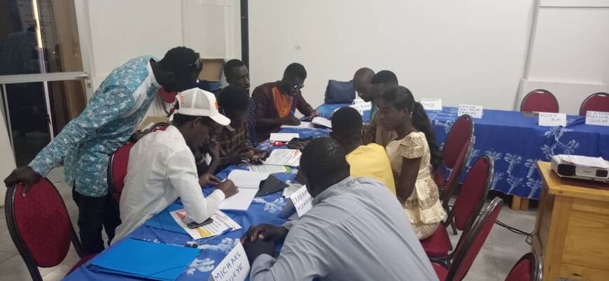 [Translate to Portuguese:] Students doing group work